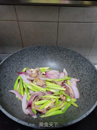 猪肉洋葱炒芦笋步骤13