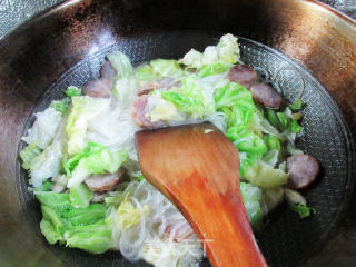 香肠包心菜炒铁棍山药粉条步骤8