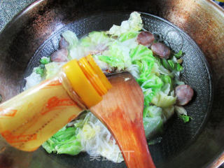 香肠包心菜炒铁棍山药粉条步骤10