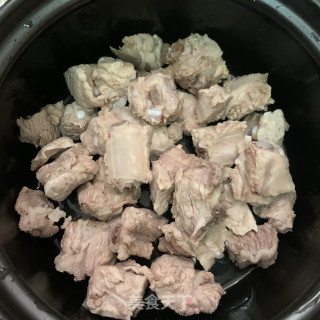 酸菜番茄排骨煲步骤4