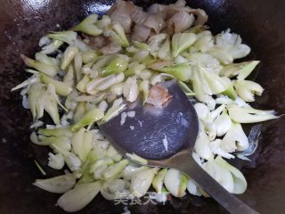 藠头炒五花肉步骤6