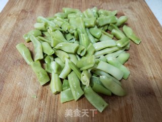 四季豆炒木耳步骤1