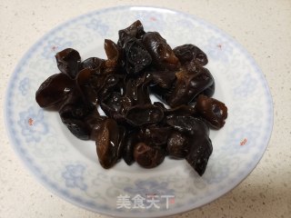 四季豆炒木耳步骤2