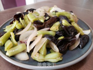 四季豆炒木耳步骤6