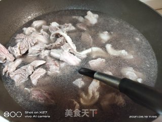 咖喱牛肉炖土豆盖烧饭步骤3