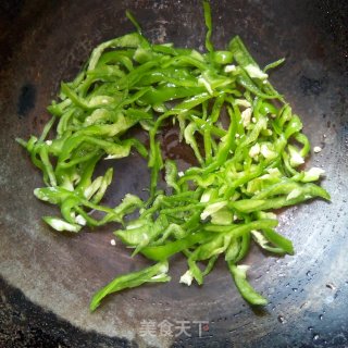 仔姜青椒炒肉丝步骤3