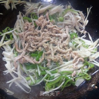 仔姜青椒炒肉丝步骤8