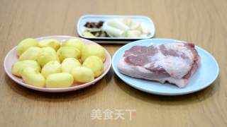 五花肉烧小土豆步骤1