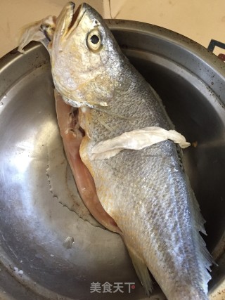 紫苏炖黄花鱼步骤3