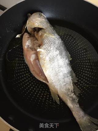 紫苏炖黄花鱼步骤5