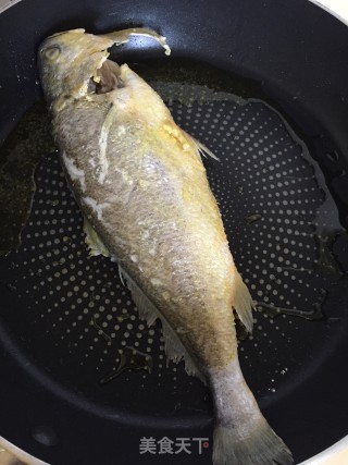 紫苏炖黄花鱼步骤6