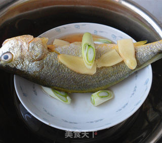 椒油黄花鱼步骤3