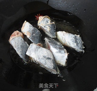 蒜瓣烧鲅鱼步骤3