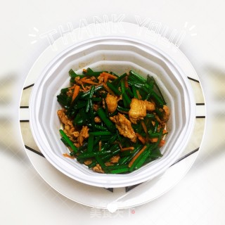 韭菜苔胡萝卜炒肉丝步骤3