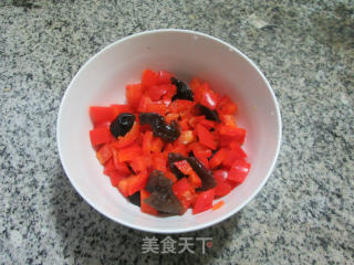 黑木耳红椒炒鸡蛋步骤7