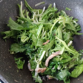 肉丝炒苦菊步骤7