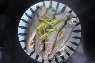 柠檬蒸黄鱼步骤3