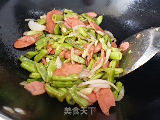 四季豆炒火腿肠步骤4
