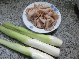 鹅肠炒茭白步骤1