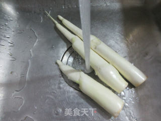 鹅肠炒茭白步骤3