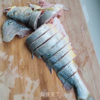 酱烧黄花鱼步骤2