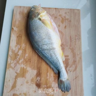 酱烧黄花鱼步骤1