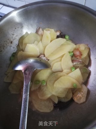 土豆辣炒五花肉步骤9