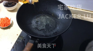 懒人版鱼香肉丝，厨艺有限，依靠调料包，比自己调味靠谱多了。步骤6