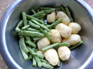 牛肉炖土豆豆角步骤6