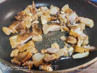 五花肉炒扁豆盖烧饭步骤3