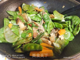 五花肉炒扁豆盖烧饭步骤5