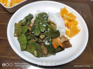 五花肉炒扁豆盖烧饭步骤7
