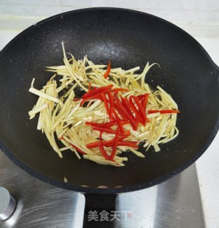 茭白炒鸡蛋步骤7