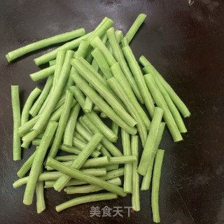 豆角炒五花肉步骤1