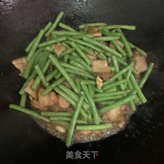 豆角炒五花肉步骤10