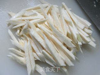 五花肉芹菜炒茭白步骤4