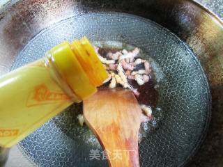 五花肉芹菜炒茭白步骤7
