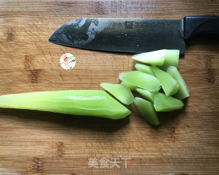 番茄炒莴笋步骤2