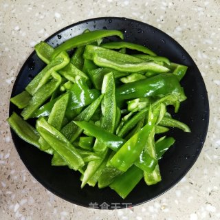 牛肉炒青椒步骤3