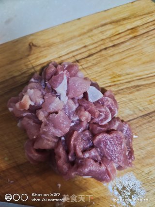 肉丁炒豆角步骤2