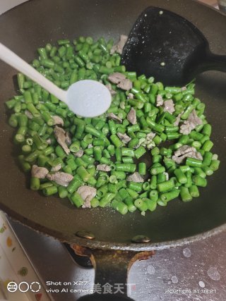 肉丁炒豆角步骤5
