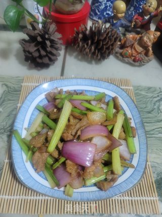 洋葱芹菜炒猪肉步骤10