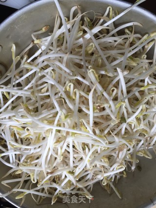 辣子豆芽步骤1