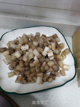 肉末炒藕带步骤1