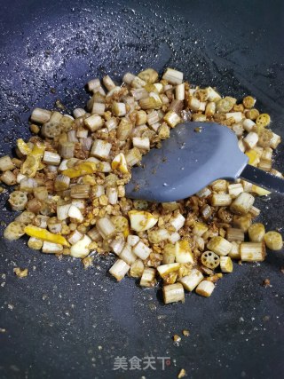 肉末炒藕带步骤5