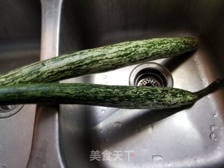 腊肉炒蛇瓜步骤2