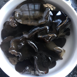 佛手瓜炒木耳步骤3