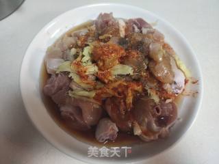 腐乳白菜烧鸡肉步骤1