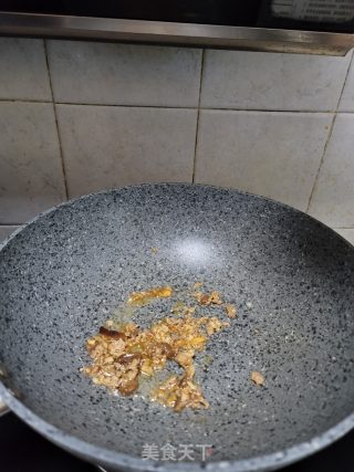 肉末炒蒜薹步骤2
