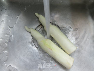 胡萝卜鹅胗炒茭白步骤2